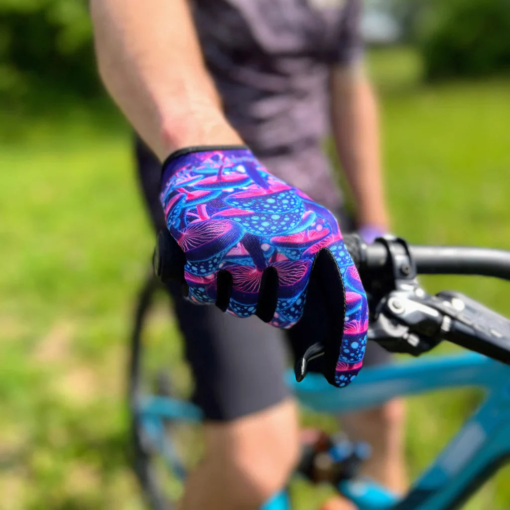 【COGNITIVE MTB】自然を愛し、トレイルを守る。こだわりのグローブで更なるライディング体験を