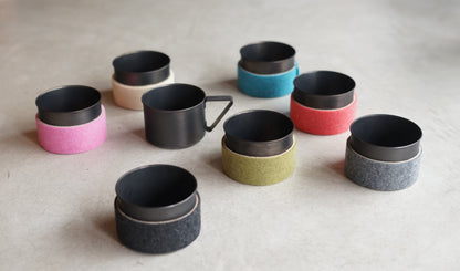 96【KURO】黒染めスリーブカップ｜280ml・保温保冷対応・フェルトスリーブ7色・食洗機対応・日本製