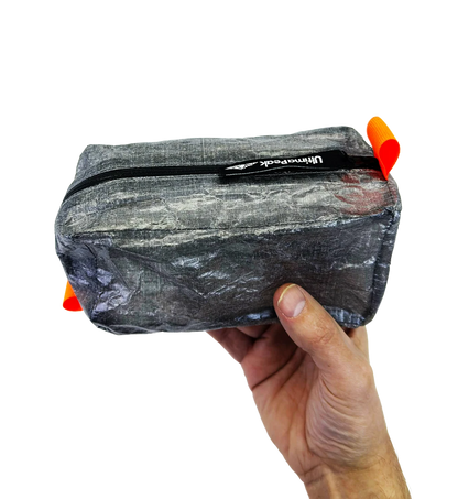 UltimaPeak（ウルティマピーク）AeroStash™（エアロスタッシュ）Dyneema® 超軽量スタッフバッグ 1L パワーバンクポケット付き 13g