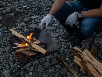 96【KURO】黒染め焚火台｜炎が映える光反射防止設計｜簡単組立・薄型収納