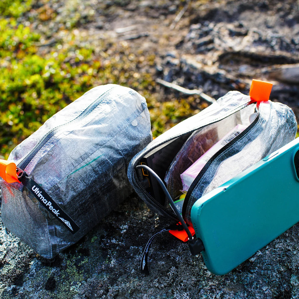 UltimaPeak（ウルティマピーク）AeroStash™（エアロスタッシュ）Dyneema® 超軽量スタッフバッグ 1L パワーバンクポケット付き 13g
