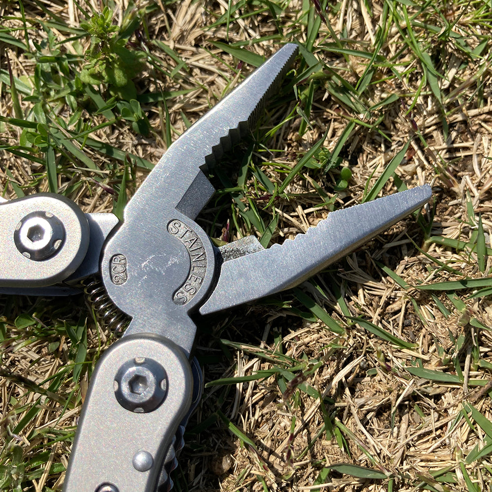 COYOTE CAMP GEAR MULTI TOOL Multi-tool Folding Survival Tool Multi-function Knife Pliers Screwdriver