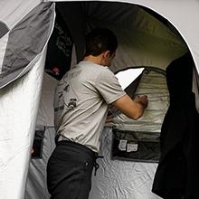 【KingCamp｜キングキャンプ】着替えテント 簡易シャワールーム トイレ更衣室 2人用ポータブルシャワー付き（ブラック／ミディアムグレー）