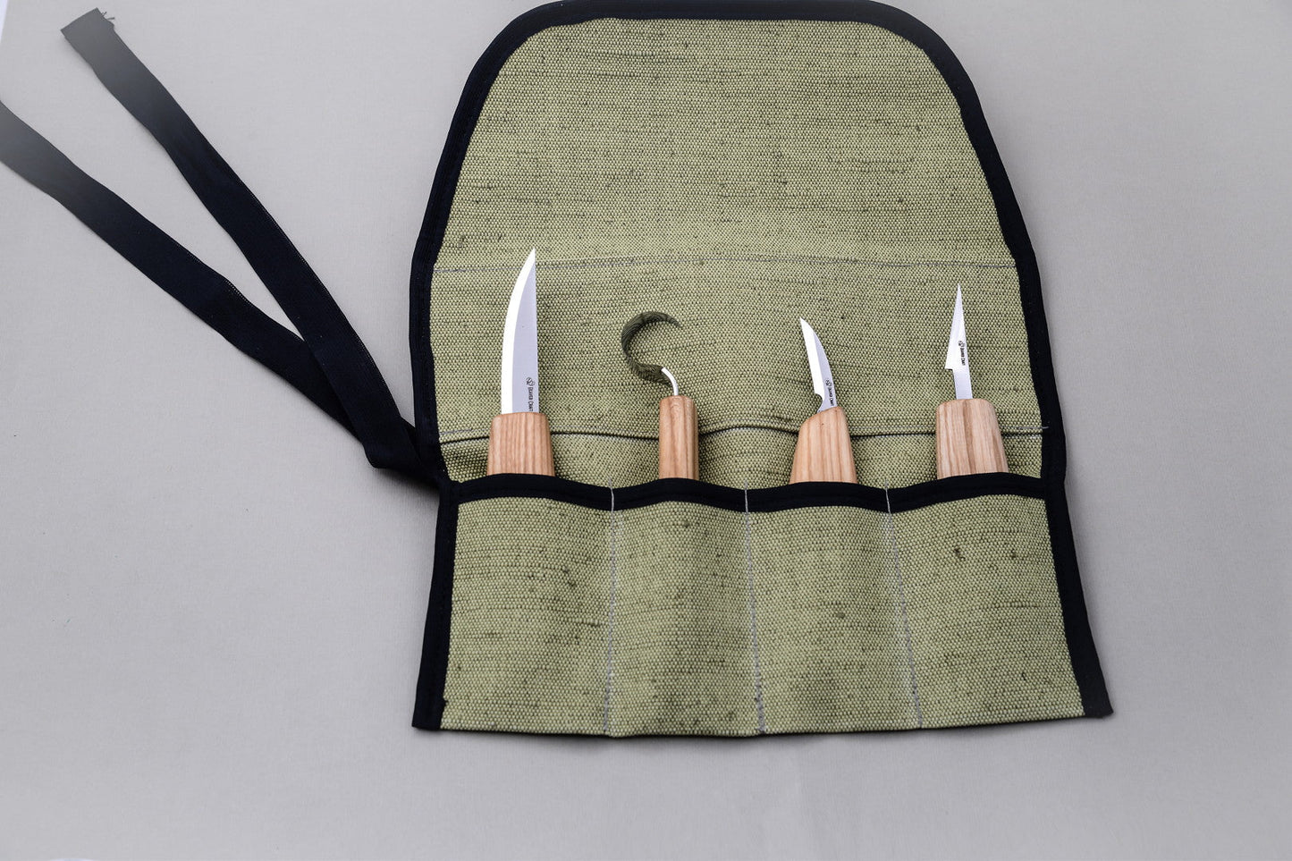 ビーバークラフト ツールロール ナイフ4本セット Beaver Craft Set of 4 Knives in Tool Roll